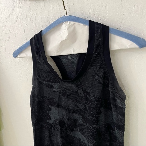 Athleta Momentum Seamless Camo Tank Seamless Antimicrobial Odor Control XS - Picture 5 of 11